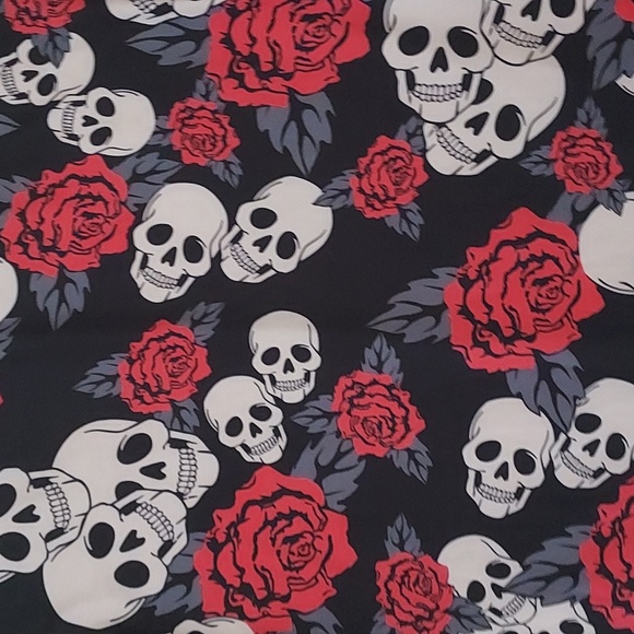 Skull and roses dress - Picture 3 of 7